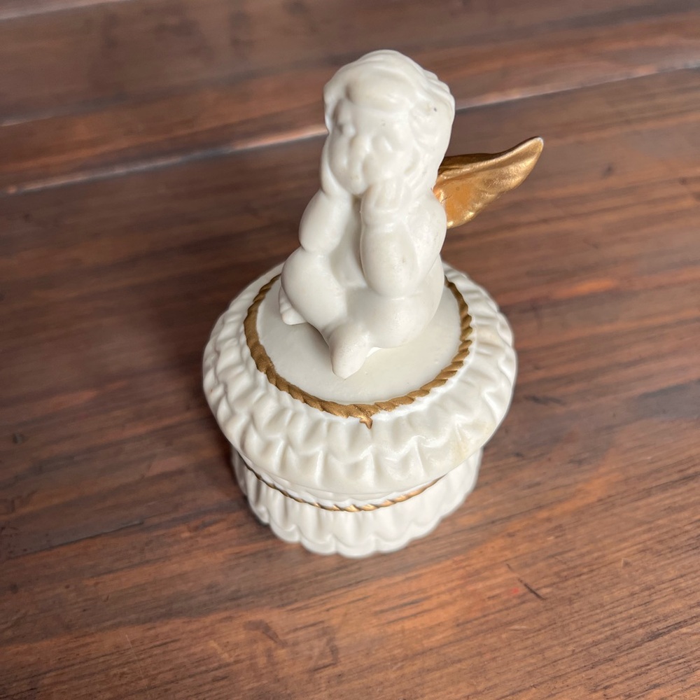 Vintage Angel trinket box (*B)